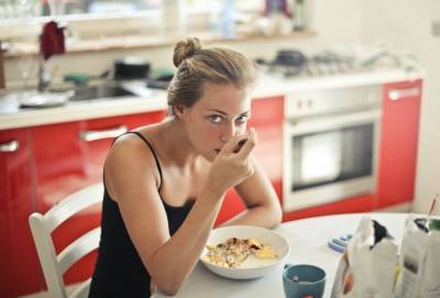 Блогерша завтракала овсянкой в течение 2-х месяцев и вот как это повлияло на ее организм - 24tv.ua