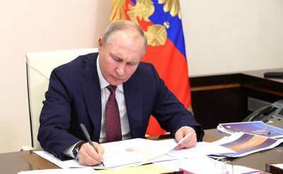 Владимир Путин - Вячеслав Лебедев - Константин Чуйченко - Владимир Путин поручил рассмотреть вопрос о создании российского аналога ЕСПЧ - znak.com
