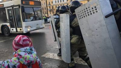 На митинге в Петербурге задержали 11-летнюю девочку - newizv.ru - Санкт-Петербург - Иркутск