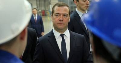 Дмитрий Медведев - РФ готова к отключению от интернета и SWIFT, если у кого-то "снесет голову", – Медведев - focus.ua - Россия - США