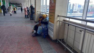 Киев превратился в столицу нищих и бездомных, половина из которых — из Донбасса - riafan.ru - Киев - Донбасс