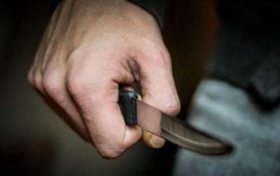 В Киеве на Андреевском спуске мужчина с ножом смертельно ранил прохожего - rbc.ua - Киев - Нападение