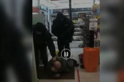 Били палкой и таскали по полу: в Житомире мужчина в магазине подвергся нападению - from-ua.com - Житомир