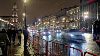 Из-за перекрытий улиц в Петербурге контрабасист Филармонии смог попасть на работу с пятого раза - piter.tv - Санкт-Петербург - Петербург