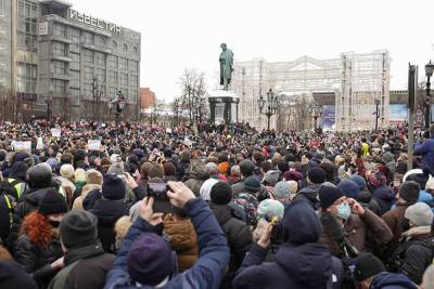 Владимир Путин - Путин поручил ВС подумать об административной преюдиции по статье о призывах к экстремизму - znak.com