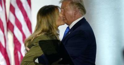Дональд Трамп - Мелания Трамп - Звонила после каждого митинга: Слухи о разводе Трампов не имеют оснований, – СМИ - focus.ua