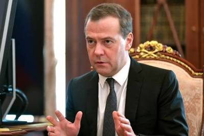 Дмитрий Медведев - Медведев заявил об «оживлении» идеи перехода на четырёхдневную рабочую неделю - versia.ru