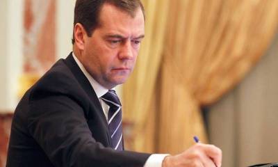Дмитрий Медведев - Алексей Навальный - Дмитрий Медведев хочет «переналадить» Интернет в России - bloknot.ru
