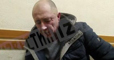 Швырявший детей об пол отец объяснил свой поступок "беспокойством" - ren.tv - Омск