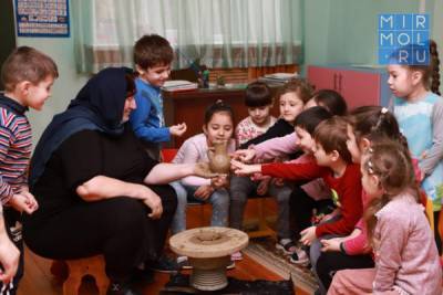 Более 20 дагестанских детей приняли участие в мастер-классе по балхарской керамике - mirmol.ru - респ. Дагестан