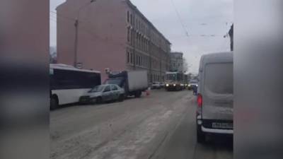 "Рено" и "Газель" таранили автобус на Кондратьевском проспекте - piter.tv - Санкт-Петербург