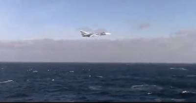 ВМС США опубликовали видео с пролетом российского Су-24 возле американского эсминца - focus.ua - США - Черное Море