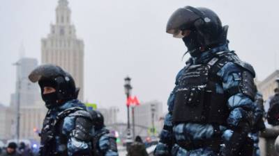 Евгений Петросян - Помощница Петросяна рассказала, как росгвардейцы помогли ей заменить колесо - 5-tv.ru