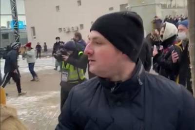 В Петербурге задержан участник митинга, из-за которого офицер полиции достал пистолет - spb.mk.ru - Санкт-Петербург - Архангельск