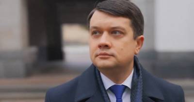 Дмитрий Разумков - "Начинаем работать!": Разумков показал, чем занимается в Верховной Раде (видео) - focus.ua - Парламент