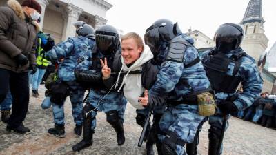 Алексей Навальный - Сергей Смирнов - Сергей Пархоменко - Михаил Зеленский - ПЕН-клуб США осудил задержания журналистов в России - golos-ameriki.ru - США