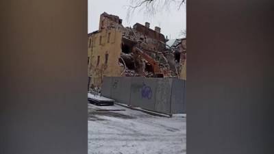 Смольный: демонтаж здания бани на Гаванской проводится незаконно - piter.tv - Санкт-Петербург - Строительство