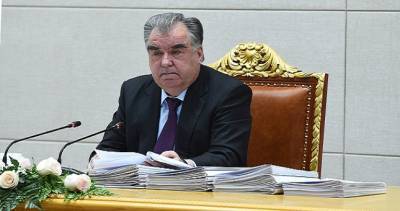 Эмомали Рахмон - Президент подписал ряд законов, направленных на развитие рынка труда и защиту прав потребителей - dialog.tj - Таджикистан