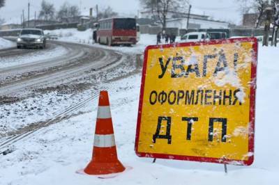 В Черкасской области столкнулись два пассажирских автобуса: одного из водителей госпитализировали (фото, видео) - newsone.ua - Украина - Черкасская обл. - Черкассы - Гсчс