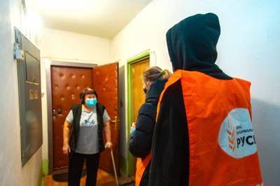 Волонтеры Фонда «Русь» раздают продуктовые наборы одиноким пенсионерам - lipetskmedia.ru - Русь - Липецк