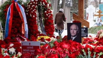 Владимир Путин - Василий Лановой - «Оставил яркий след в судьбах людей»: Путин об умершем Василии Лановом - 5-tv.ru