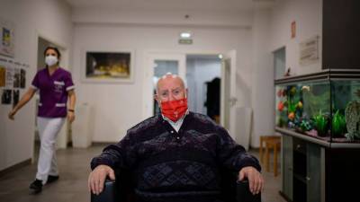 После вакцины Pfizer в испанском доме престарелых заболели все старики - lenta.ua - Испания