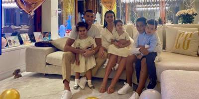 Криштиану Роналду - Cristiano Ronaldo - Роналду поделился фото в постели с невестой и детьми - nv.ua