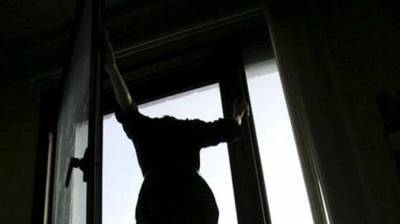 Молодая девушка выбросилась из окна после ссоры с парнем - lenta.ua - Киев - район Шевченковский