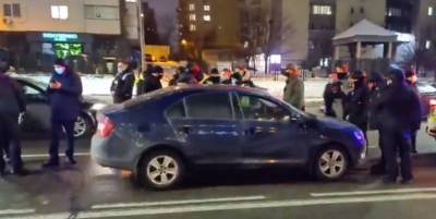 Полицейские в Киеве задержали преступников, которые открыли стрельбу из автоматического оружия - видео - ТЕЛЕГРАФ - telegraf.com.ua - Киев - Харьков