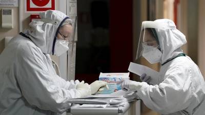 ВОЗ зафиксировала снижение числа случаев COVID-19 в мире за неделю на 17% - iz.ru - Израиль