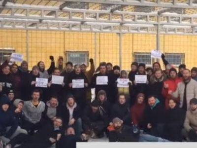 Задержанным в ЦВС Сахарово угрожают уголовными делами за снятый ими антипутинский ролик - kasparov.ru