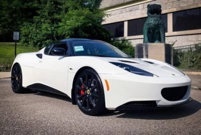 В США продали самый старый новый спортивный автомобиль (ФОТО) - enovosty.com - США - штат Коннектикут - Нью-Йорк
