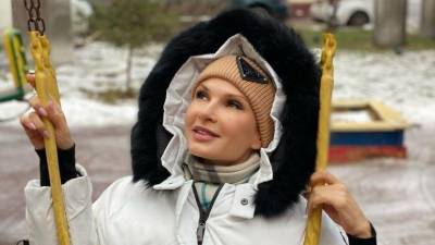 Эвелина Бледанс - «Что за памперсы?!» — Бледанс отметила День стриптиза танцем в бумажных трусах - 5-tv.ru - Мальдивы