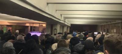"Какая там социальная дистанция": непогода привела к коллапсу в киевской подземке, кадры - politeka.net - Киев