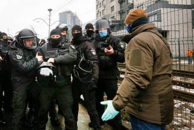 Владимир Зеленский - Тарас Козак - Раскрыто отношение украинцев к закрытию «пророссийских» телеканалов - lenta.ru