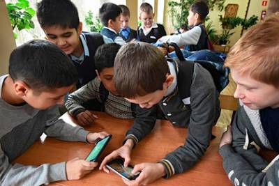 Роспотребнадзор запретил использовать смартфоны в обучении детей - lenta.ru