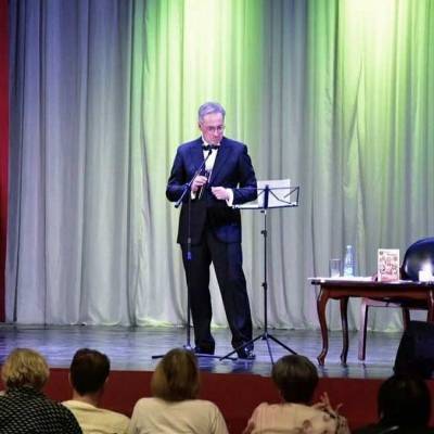 Андрей Норкин - “Стоите полуголый, машете лопатой”: Норкин высказался об активности депутата Баранова в соцсетях - actualnews.org