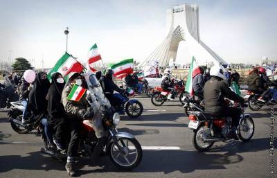 Касем Сулеймани - Иранцы устроили автопробеги в честь годовщины Исламской революции - interfax.ru - Москва - США - Иран - Тегеран - Багдад