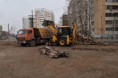 Почему в Астрахани на Барсовой спилили деревья - ast.mk.ru - Астрахань