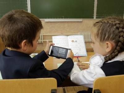 Российским школьникам запретили пользоваться смартфонами - cnews.ru