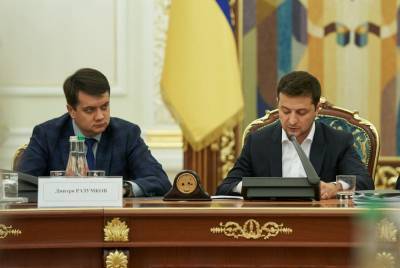 Владимир Зеленский - Дмитрий Разумков - Петр Порошенко - Дмитрий Александрович - Конкуренция между Зеленским и Разумковым, Медведчук без будущего: о политических рейтингах - 24tv.ua - Новости