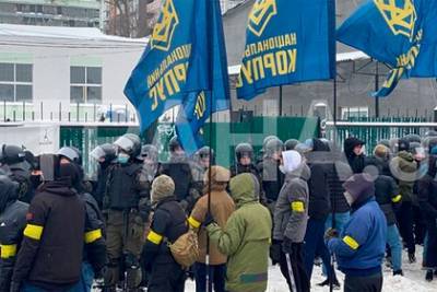 Илья Кива - Украинские националисты заблокировали офис оппозиционного движения в Киеве - lenta.ru - Киев