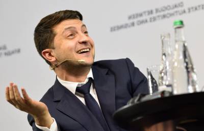 Владимир Зеленский - В Киеве возле дома Зеленского снег вывозят самосвалами (фото) - sharij.net - Киев - Санкт-Петербург - Черкассы
