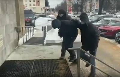 Убийцу 13-летней школьницы из Тверской области привезли на место преступления - afanasy.biz - Алтайский край - Тверская обл. - Следственный Комитет