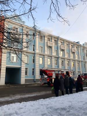 В Кронштадте двое человек погибли в машине скорой помощи после пожара - ivbg.ru - Санкт-Петербург - Кронштадт - Петербург