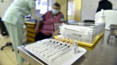 Медики в Чехии изучат связь смерти пациента с прививкой от COVID-19 - iz.ru - Чехия