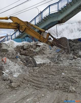 Холмчане боятся ходить по виадуку, который повредили рабочие - sakhalin.info - Холмск