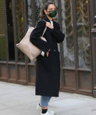 Кэти Холмс - Гермиона Грейнджер - Огромные сумки, как у Кэти Холмс, — тренд 2021 года. Вот 7 похожих моделей - skuke.net - Нью-Йорк