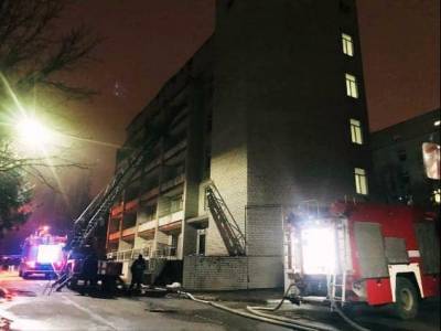 Взрыв и пожар в Запорожской инфекционной больнице могли произойти из-за аппарата ИВЛ с увеличенной подачей кислорода, считает главврач медучреждения Владимир Шинкаренко - ТЕЛЕГРАФ - telegraf.com.ua - Турция - Запорожская обл. - Запорожье
