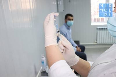 Врио главы Докузпаринского района получил первый компонент вакцины от коронавируса - mirmol.ru